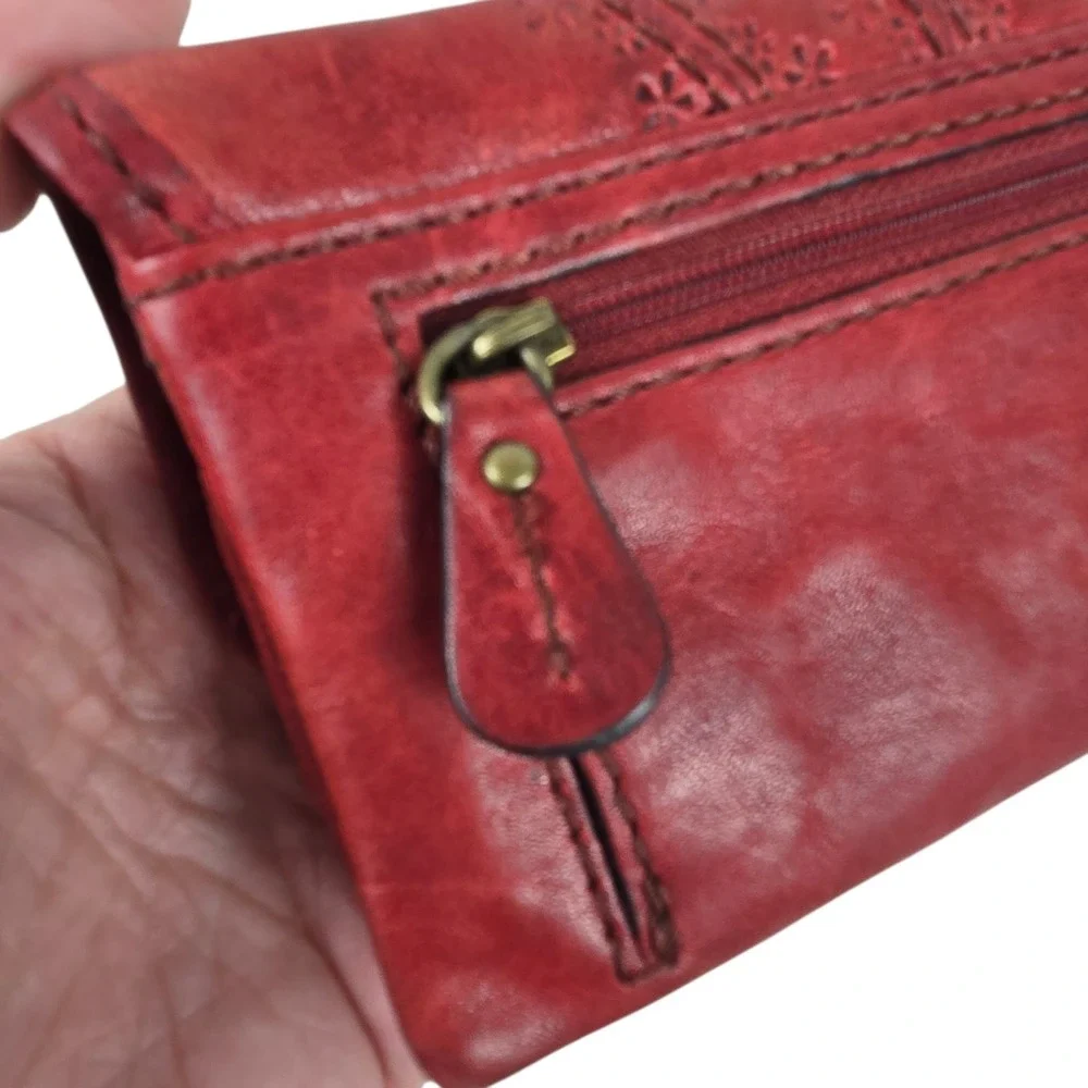 Vtg Boho Y2K Fossil Red Leather Floral Embossed Wallet Clutch Floral Lining 7.5